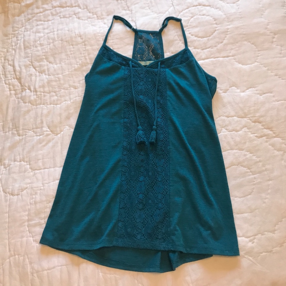 Cute, turquoise tank!
