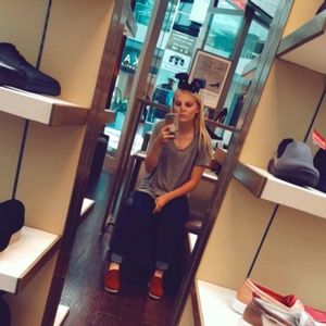 Meet your Posher, Delaney