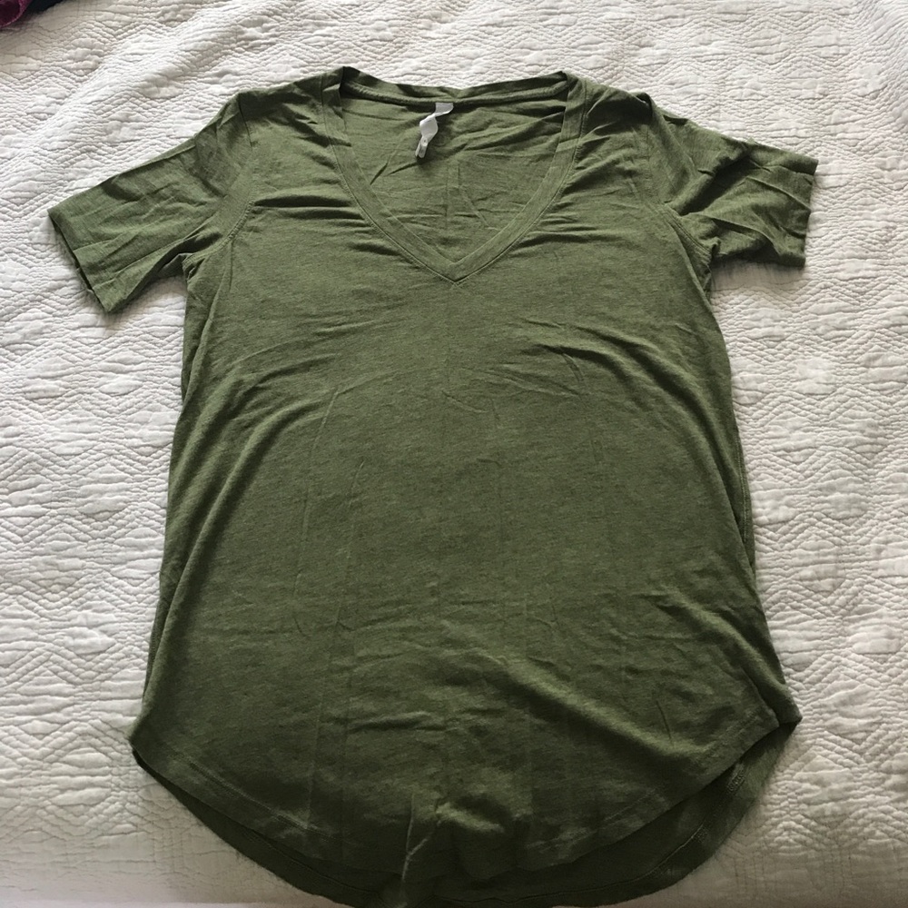 Lululemon love tee. Size 6.