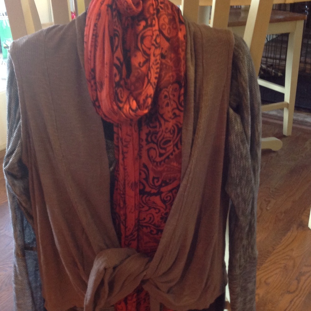 Hippy chic sleeveless tan top w/lace