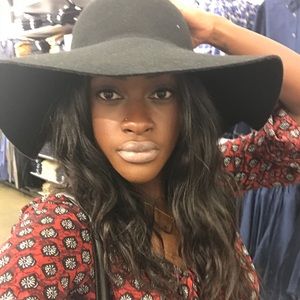 Meet your Posher, Carla michelle