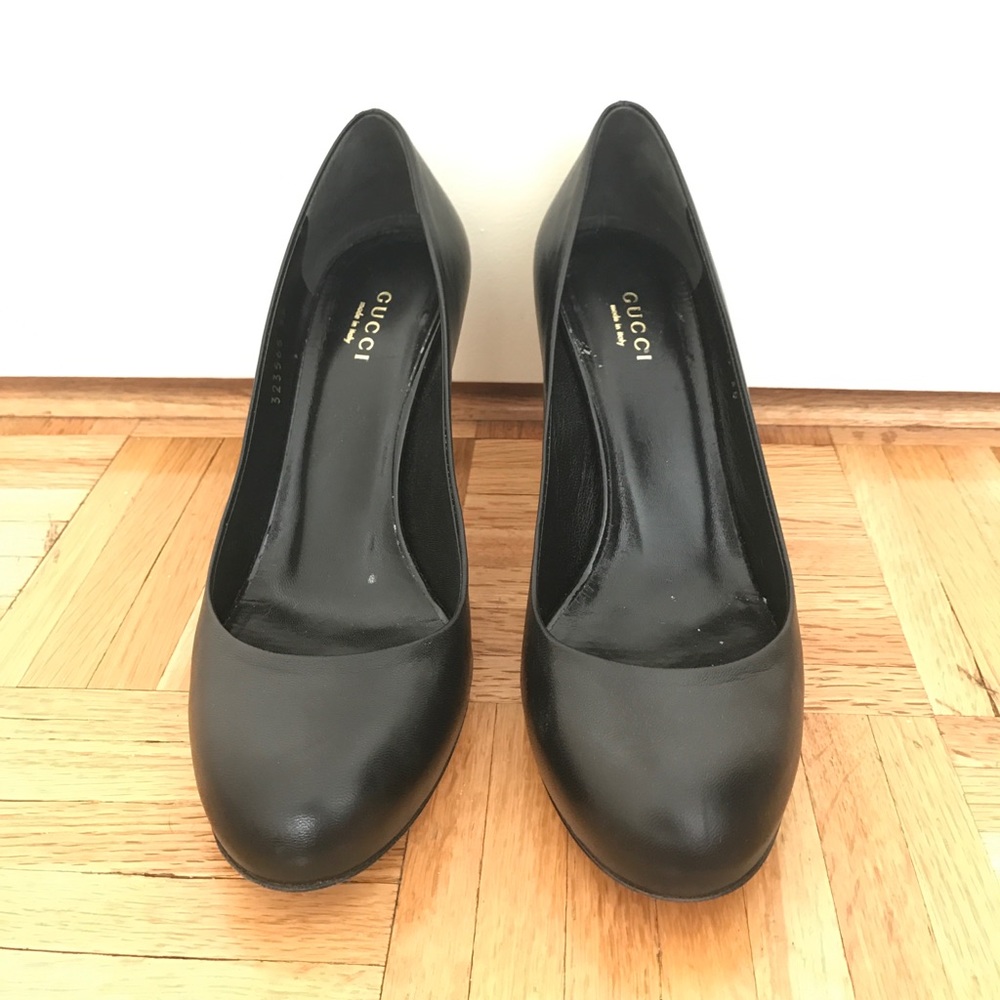 ✨GUCCI✨ round toe leather pumps