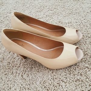 Clarks nude peep toe pumps