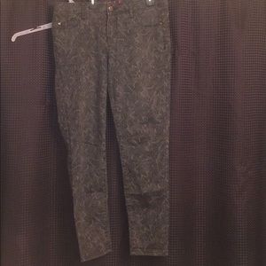 Lace Patterned Jeans