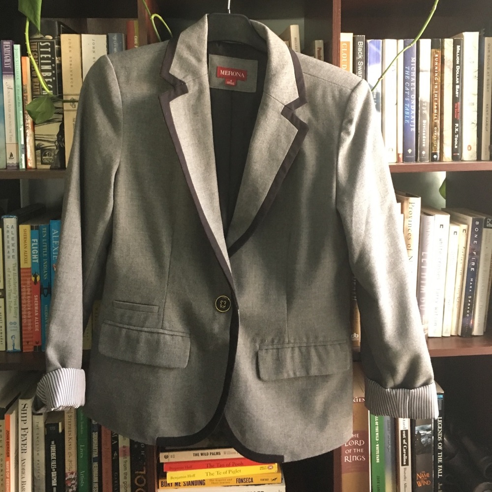 Wooly grey blazer with contrast trim and lining