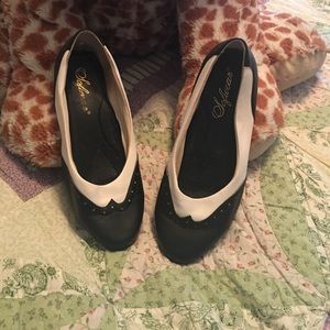 FINAL SALE PRICE.   Spectators!!  7w black & white