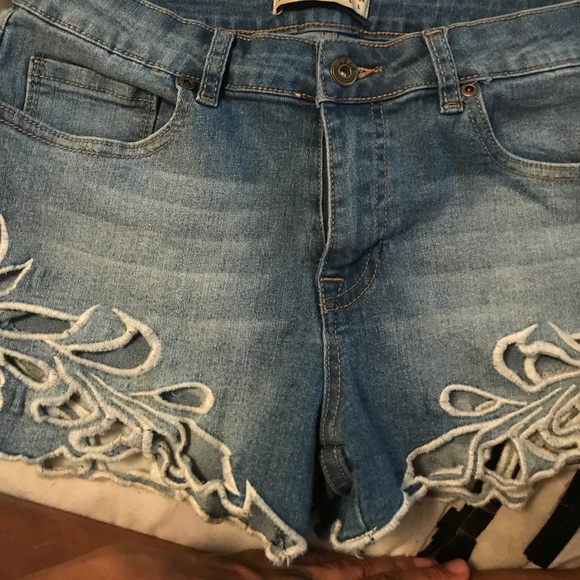 Blue denim jean shorts size large - Picture 3 of 4