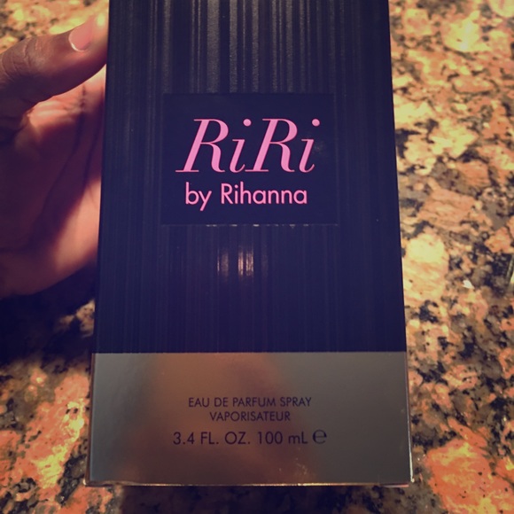 Perfume RiRi by Rihanna - Picture 2 of 5