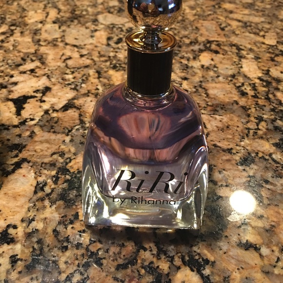 Perfume RiRi by Rihanna - Picture 4 of 5