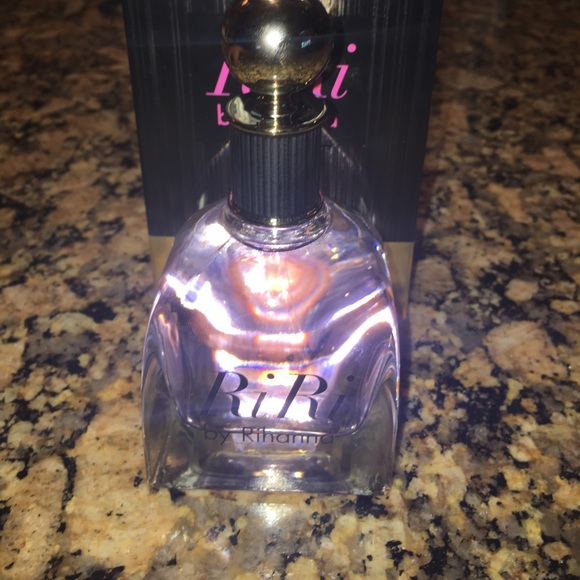 Perfume RiRi by Rihanna - Picture 5 of 5