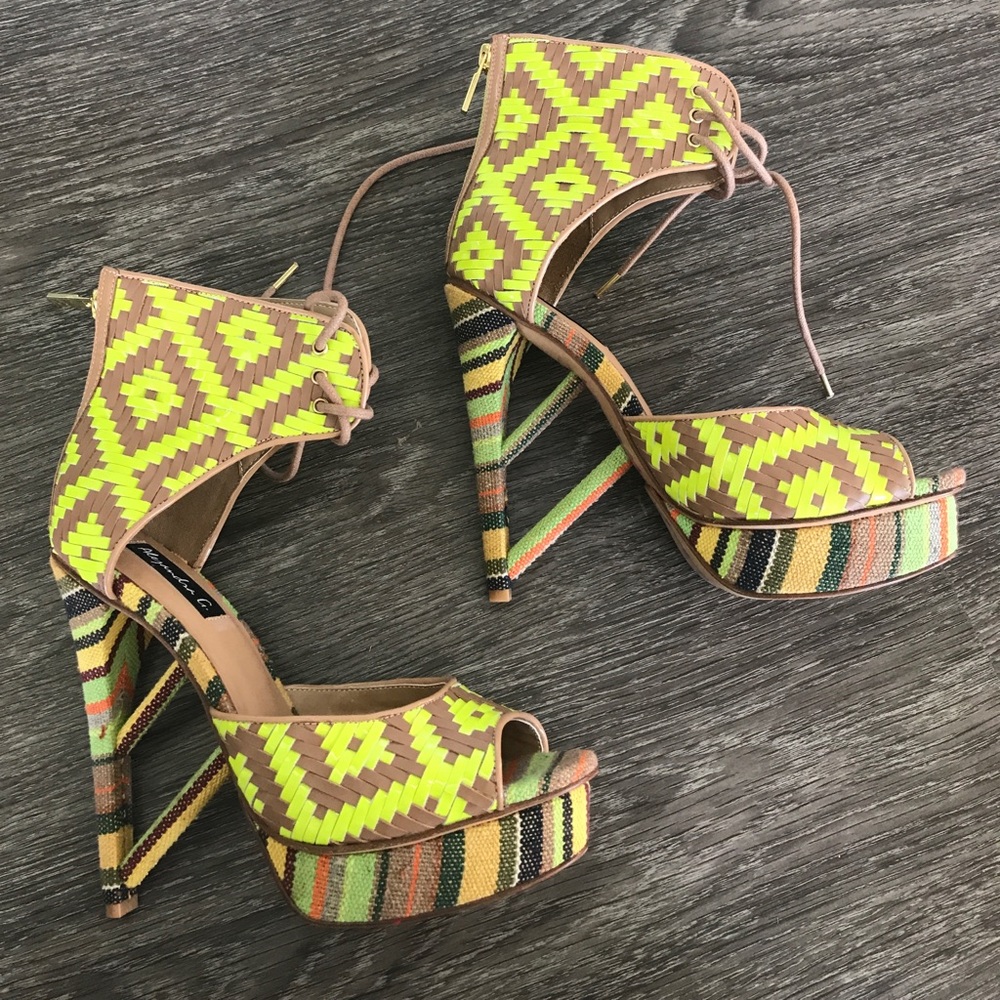 Multicolor fun heel