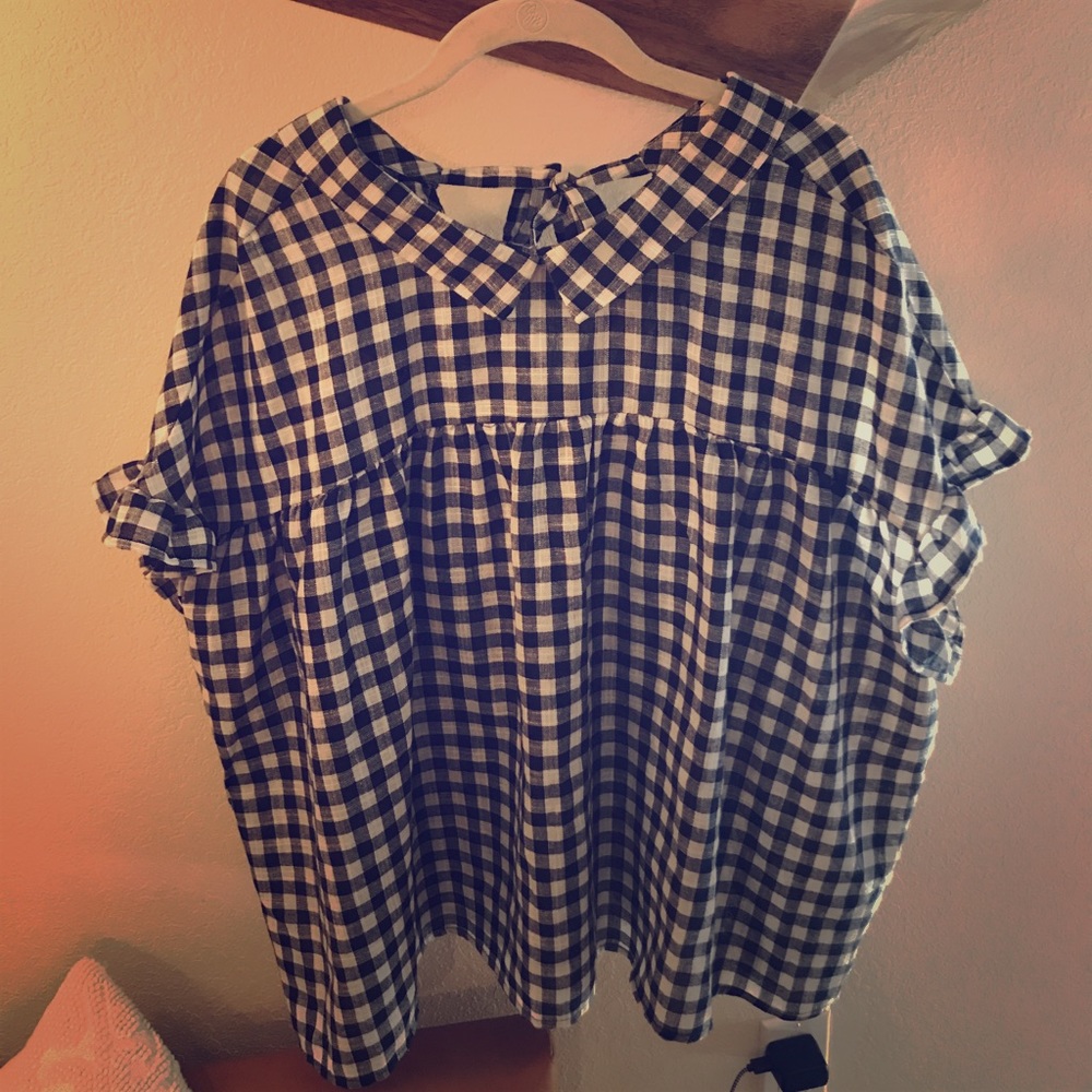 Altar'd State Navy and Cream blouse
