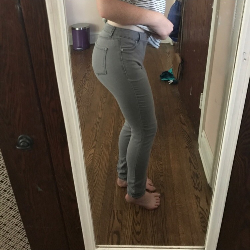 Grey High-Waisted Skinny Jeans