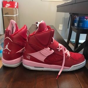 Like new women air Jordan red and pink size 6Y