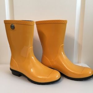Last Chance-Ugg Rain Boots Size 8