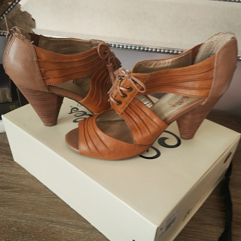 Seychelles Special Edition heels