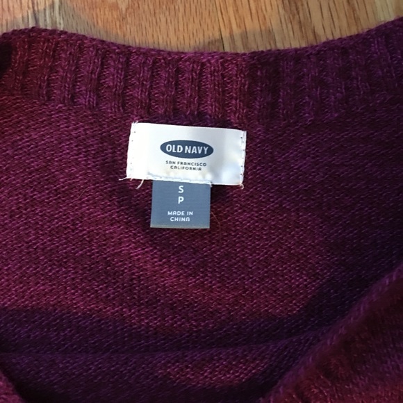 Old navy sweater - Picture 2 of 2