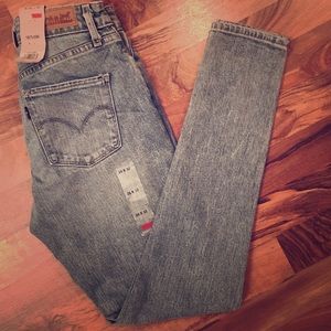 Vintage Women's high waisted Levi Jeans