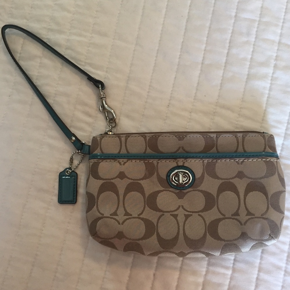 NWOT Coach Wristlet w front pocket & teal details