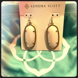 Kendra Scott Elle Earrings in White Pearl