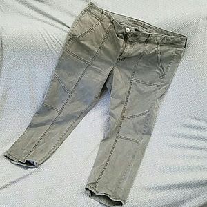 Like new! American Eagle jegging crop Size 16