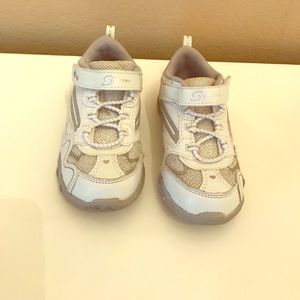 Toddler girl’s light up shoes