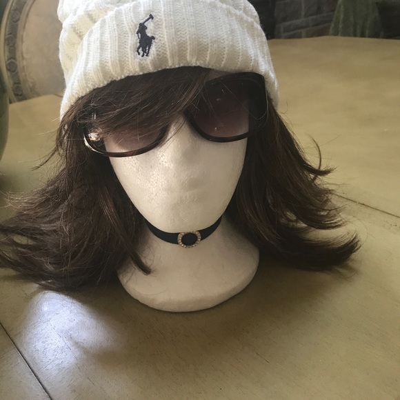 Nice white hat 🎩 - Picture 2 of 5