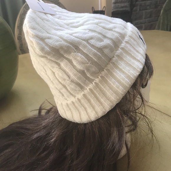 Nice white hat 🎩 - Picture 3 of 5