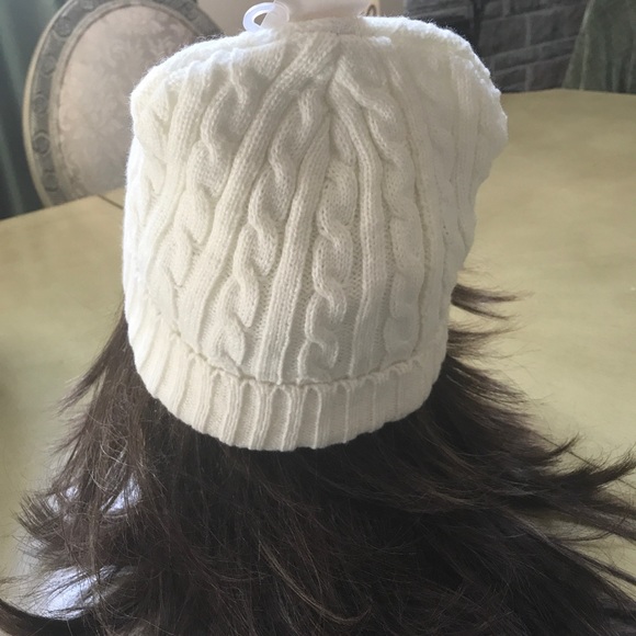 Nice white hat 🎩 - Picture 4 of 5