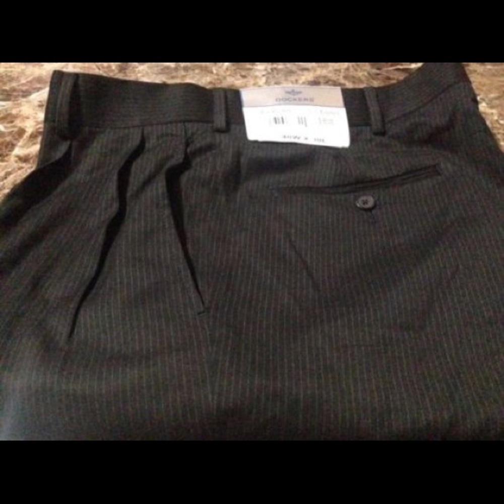 Dockers Black Stripped Pleated Cuffed Pants 40x30