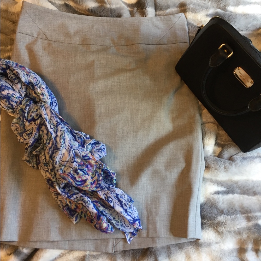 The Limited lite grey pencil skirt; 4P