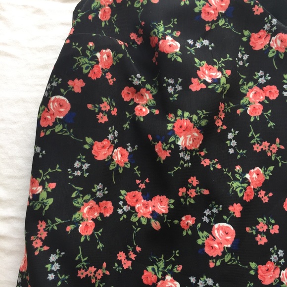 Floral Express Shift Dress - Picture 4 of 4