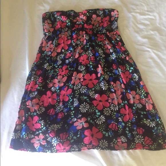 Xhilaration Dresses & Skirts - Strapless dress