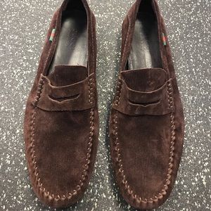 Gucci Loafer rich espresso shade are timeless.