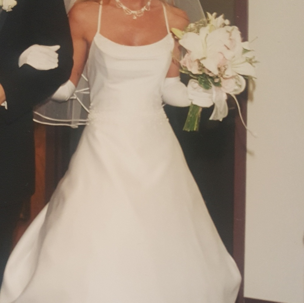 Maggie Sottero wedding dress - Picture 2 of 8