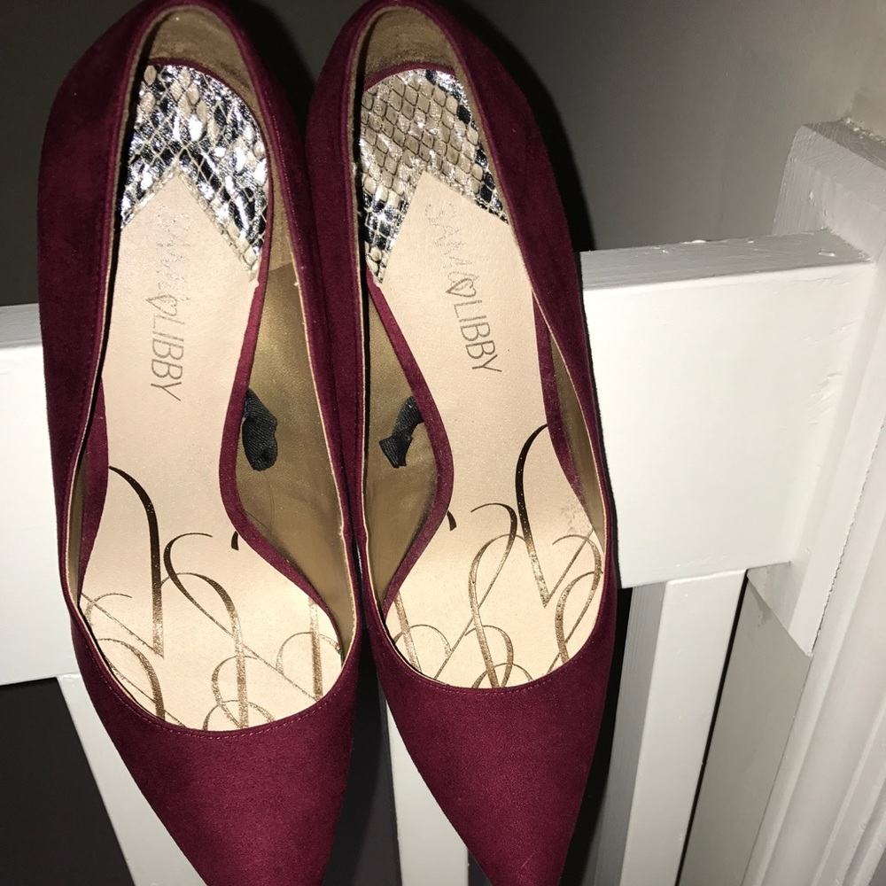 Wine 🍷 colored heels