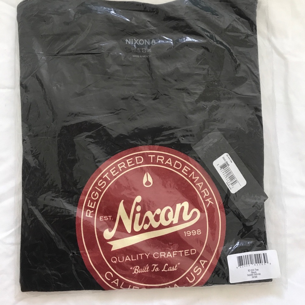 NWT - Nixon SMALL T-shirt