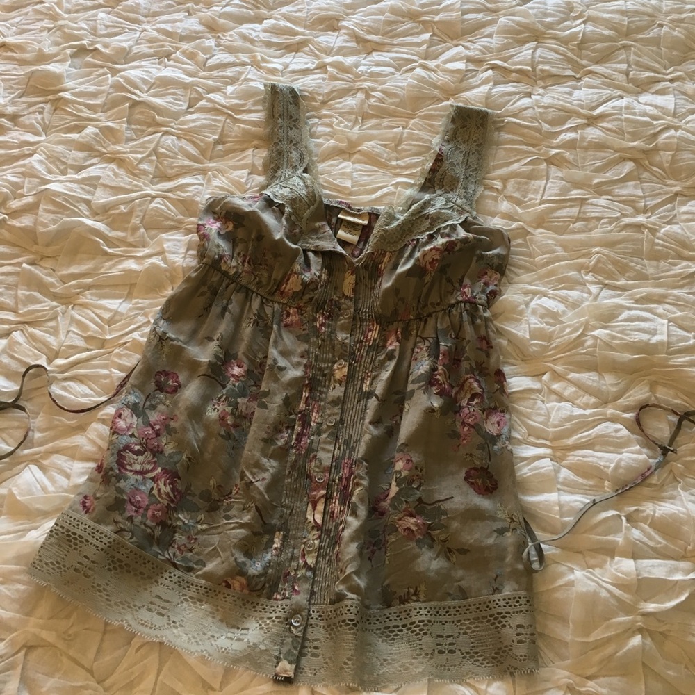 Olive green lace tank top size SMALL