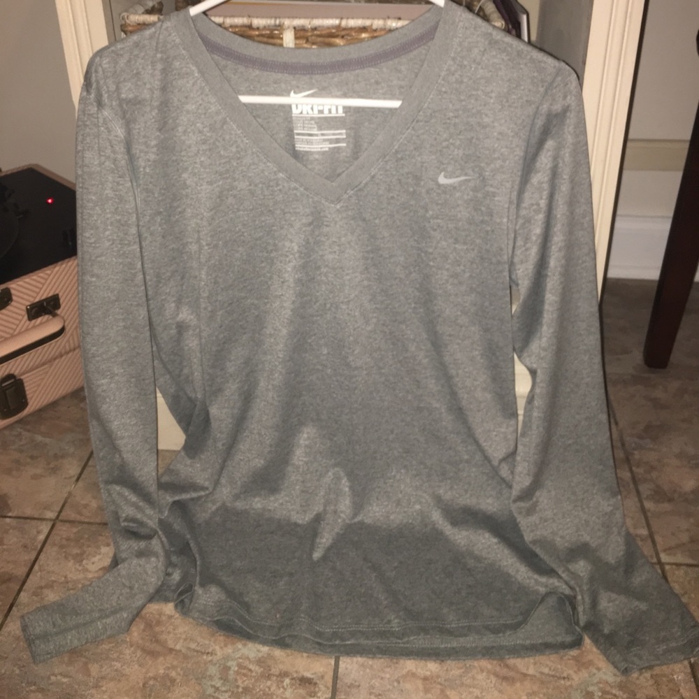 LONG SLEEVE GREY NIKE SHIRT