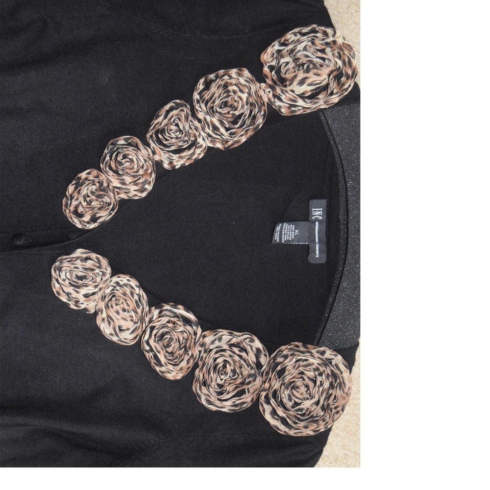 Cropped buttoned down sweater - Picture 2 of 2