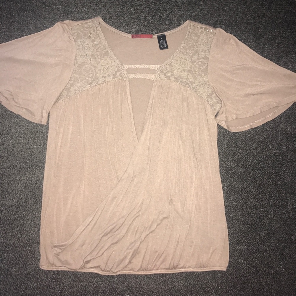 BKE Red peasant sleeve top