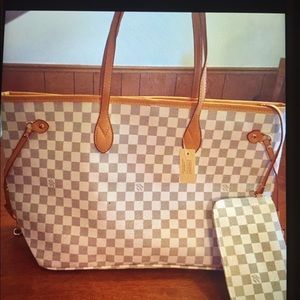 Fashionable Tote with Wallet