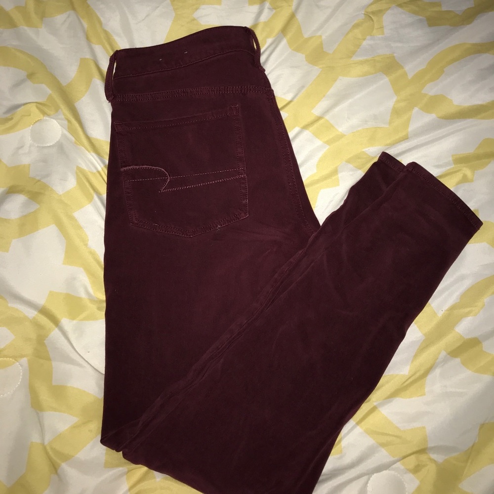 Maroon American Eagle super stretch jegging!