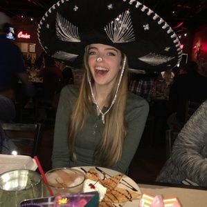 Meet your Posher, Sidney