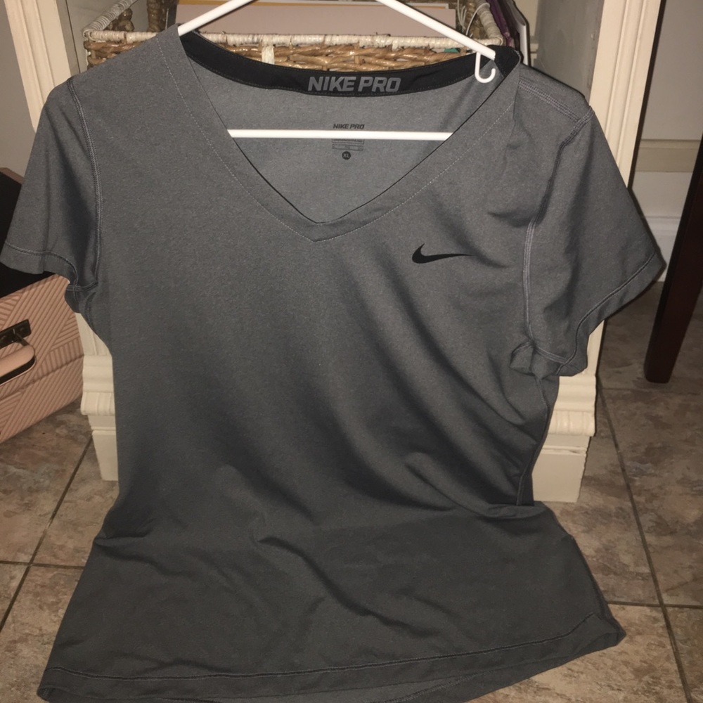 GREY NIKE PRO SHORT SLEEVE