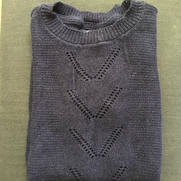 Lightweight Navy Sweater Tee โ๏ธ๐โ๏ธ - Picture 4 of 4