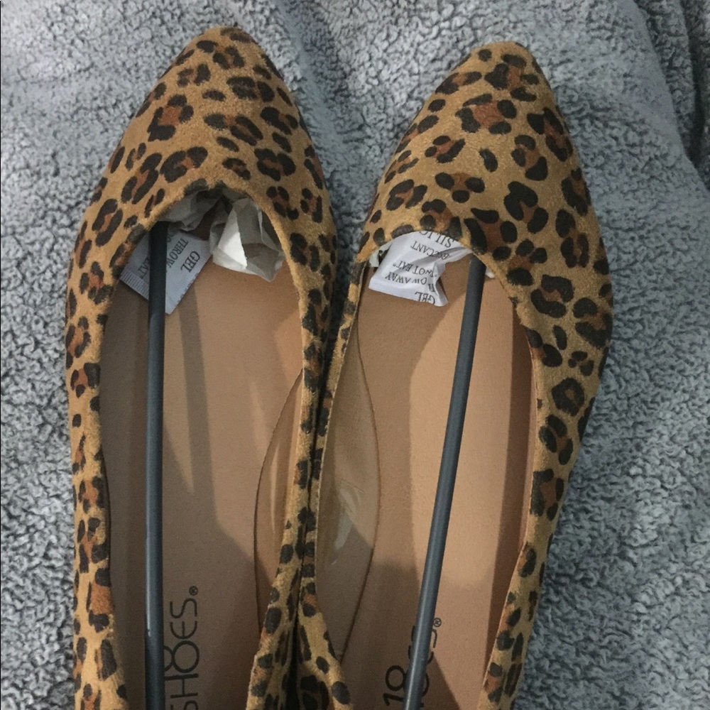 Leopard print flats size 9. Never worn.