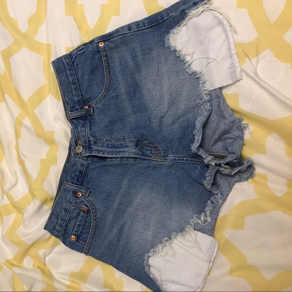 💥Distressed jean shorts!