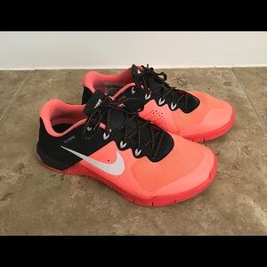 Nike Metcon women’s size 6 black/coral Crossfit