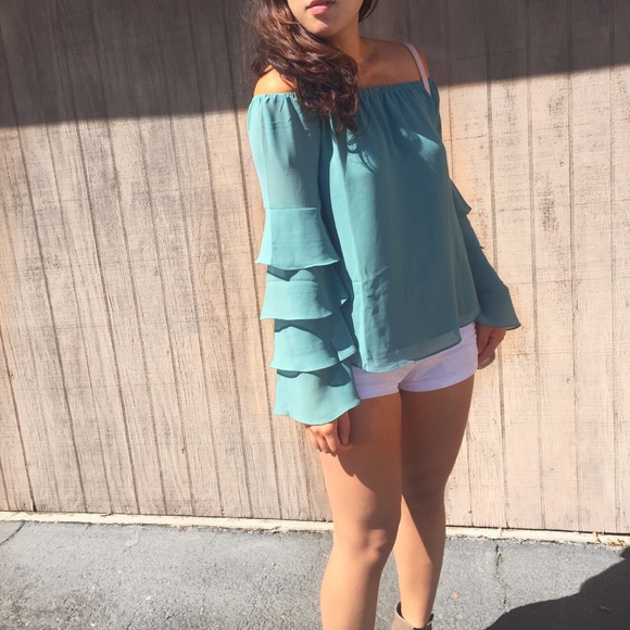 Off the Shoulder Blouse 💕✨💋 - Picture 5 of 7